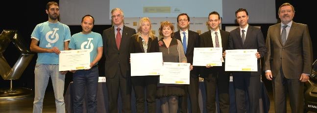 Los premiados posan al término del acto de entrega. / EL NORTE