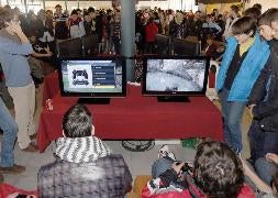 Asitentes al salón de videojuegos en la Feria de Valladolid. / H. Sastre