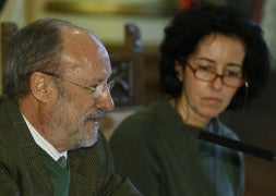 El alcalde de Valladolid, Javier León de la Riva, junto a la concejala de Cultura, Mercedes Cantalapiedra / G. VILLAMIL