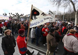 Vista parcial de la manifestación en su recorrido por el centro de Valladolid. / E. Margareto-Ical