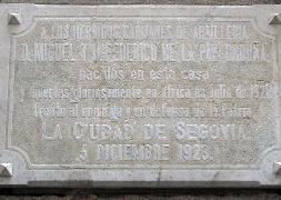 La Casa de Abraham Seneor luce en su fachada una inscripción que evoca a los capitanes Miguel y Federico de la Paz Orduña. / A. de Torre