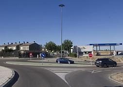 Entrada a la urbanización Fuente Berrocal desde la Ronda Norte.