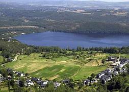 Vista del lago de Sanabria. / El Norte