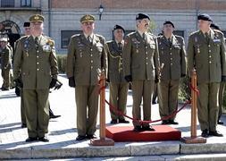 Un momento del acto militar celebrado este viernes en Santovenia./ RICARDO OTAZO