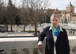 María Antonia Fernández del Hoyo posa en la calle Santiago para la entrevista. / H. Sastre