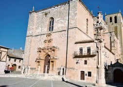 Peñaranda. El edificio, con artesonado mudéjar y patio renacentista, está enclavado en el casco antiguo.