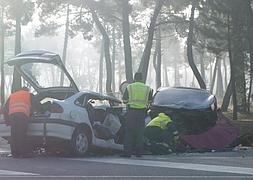 Los dos vehículos siniestrados en Mata de Cuéllar./ Cruz Catalina