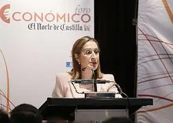 Ana Pastor, en un momento de su intervención en el foro de El Norte de Castilla. / Foto: Gabriel Villamil | Vídeo: R. Ucero y D. González