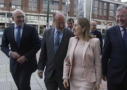 Jesús Julio Carnero, León de la Riva, Ana Pastor y Antonio Silván, durante la visita de la ministra al foro de El Norte. / G. VILLAMIL