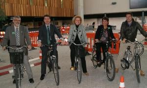 Presentación, en el campus Marìa Zambrano, del servicio de alquiler de bicicletas. / El Norte