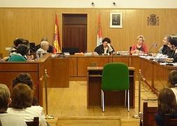 La esposa de la vícitma durante la declaración ante el tribunal. / J. S.
