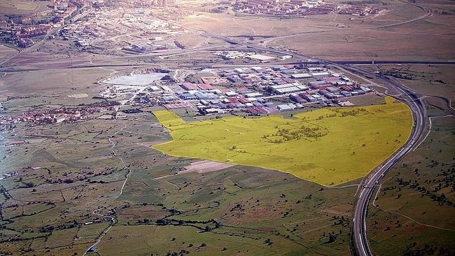 Vista aérea del sector, con los terrenos destacados en color más claro.  