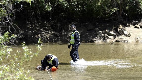 La Policía busca el arma.