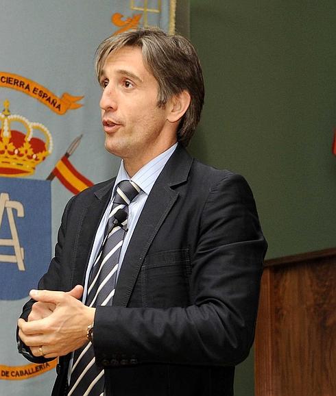 El historiador y colaborador del Norte Enrique Berzal durante la conferencia.  