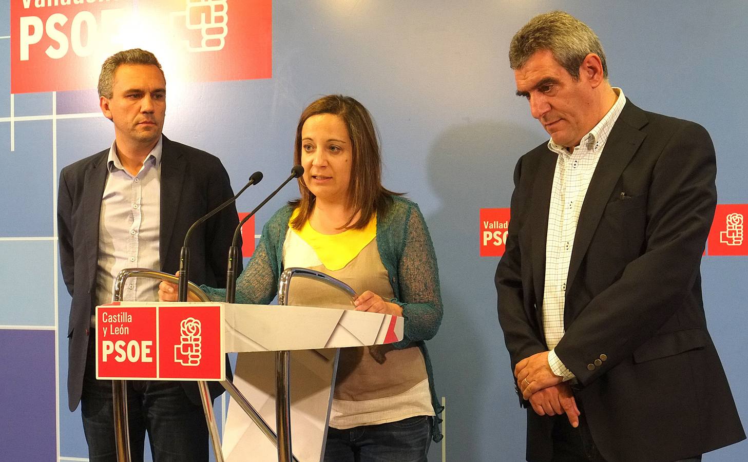 Iratxe Garcia, entre Javier Izquierdo y Julio Villarrubia valora los resultados de la noche electoral en las elecciones europeas en Valladolid