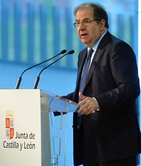 Juan Vicente Herrera se dirige a los asistentes en el Centro de Soluciones Empresariales de Arroyo.