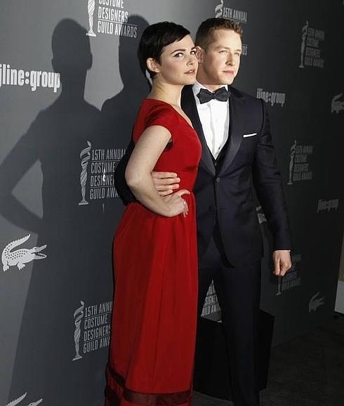 Ginnifer Goodwin y Josh Dallas protagonistas de ‘Érase una vez’. /