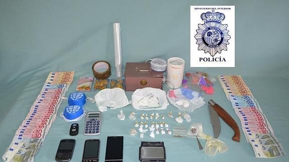 Imagen de los efectos incautados facilitada por la Policía Nacional.
