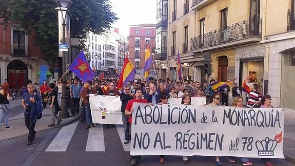 La cabecera de la manifestación por el centro de Valladolid. J. A.