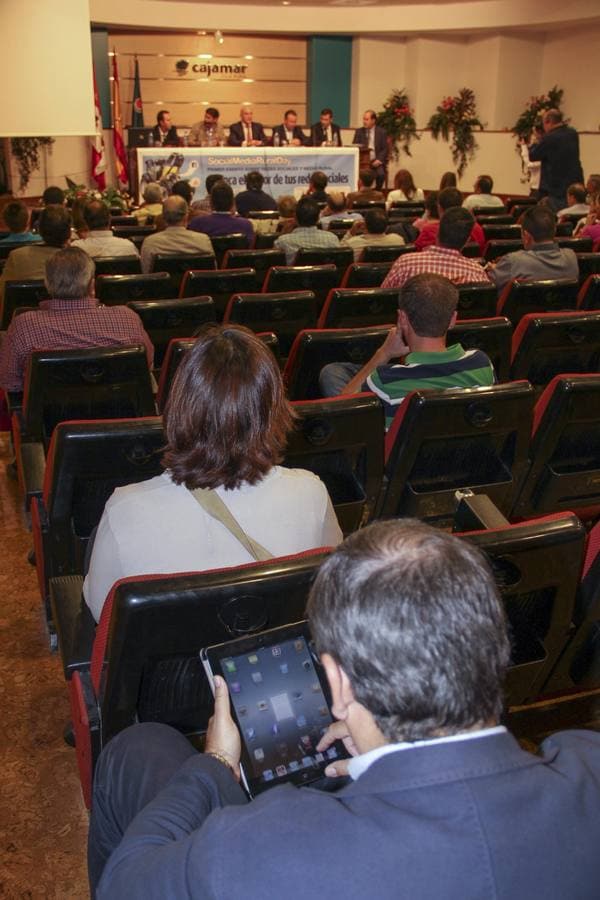 Conferencia en el Salón de Cajamar. / 