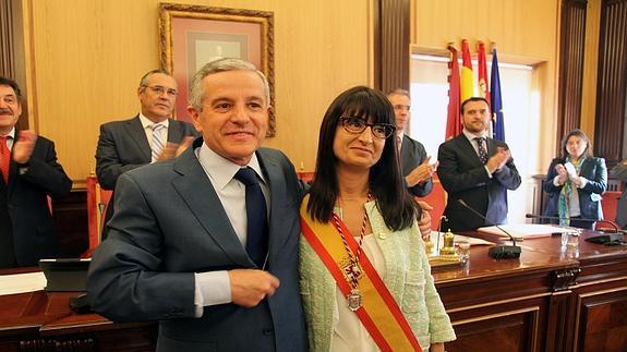 Toma de posesión de la nueva concejala del Ayuntamiento de León Sara Gómez Torices.