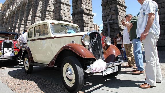 Clásicos de Segovia mostrará los coches veteranos en la Plaza Mayor