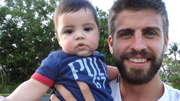 Gerard Piqué y su hijo Milán.