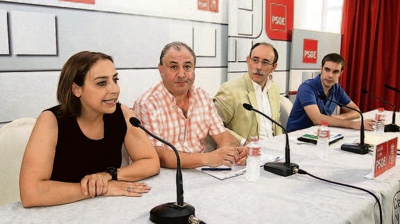 Miriam Andrés, Ramiro Curieses (Liga Palentina de la Educación), Mario Bedera y Fidel González, de izquierda a derecha, en las jornadas celebradas en el hotel Rey Sancho.