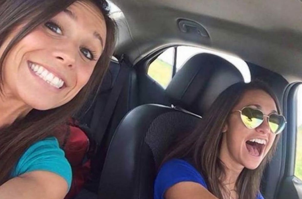 Fallece en un accidente después de hacerse un selfie con la conductora