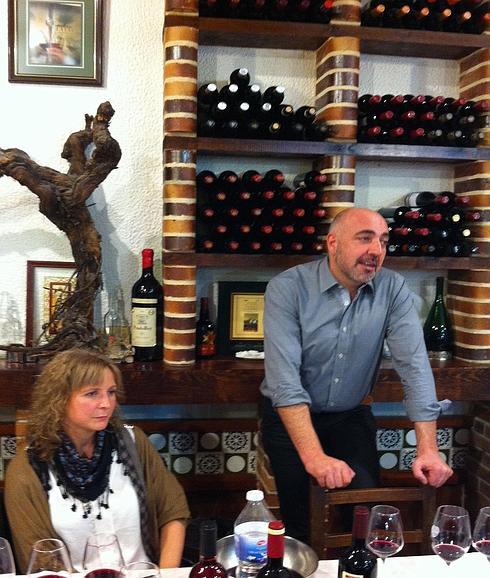 Agustín Alonso, junto a la sumiller segoviana Laura Herráez.