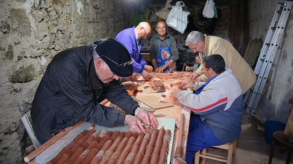 Taller de construcción de tejas. 