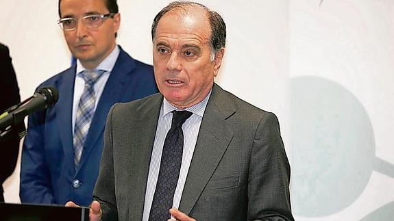 Corchado y Villanueva, en la apertura de la sede de UST Global en el Parque Científico de la Usal.