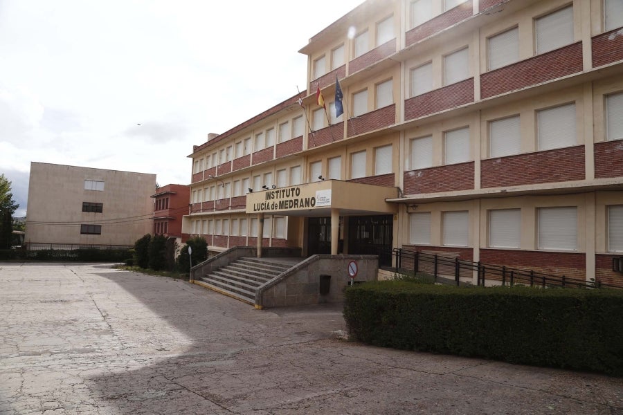 Fachada del instituto Lucía de Medrano.