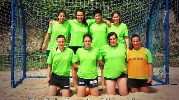 Jugadoras del Balonmnao Aula Cultural en el Campeonato de Suances.