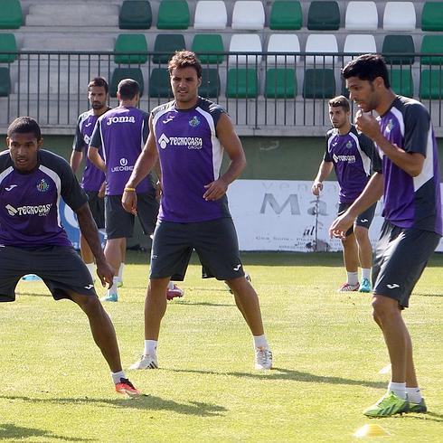 Sammir (a la izquierda), Pedro León y Lafita durante el etrenamiento. 