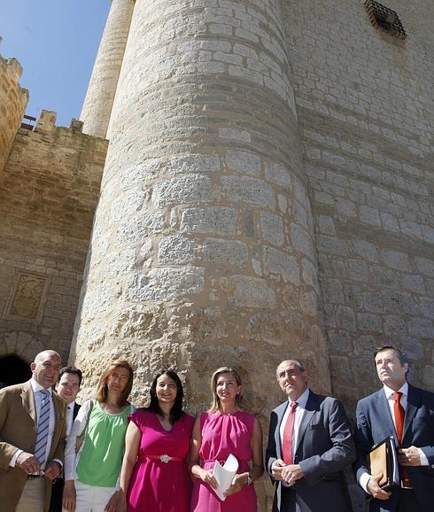 La consejera de cultura y Turismo, Alicia García, junto a los presidentes de las diputaciones de Valladolid y Palencia, Jesús Julio Carnero y José María Hernández, entre otros. 