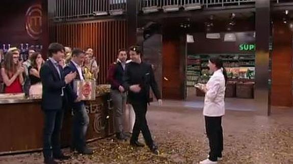 Vicky recibe el premio Masterchef 2