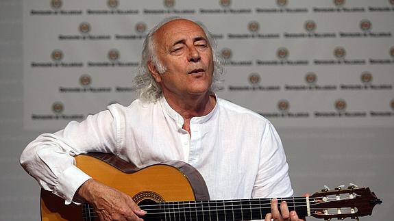 Amancio Prada, den una de sus interpretaciones.