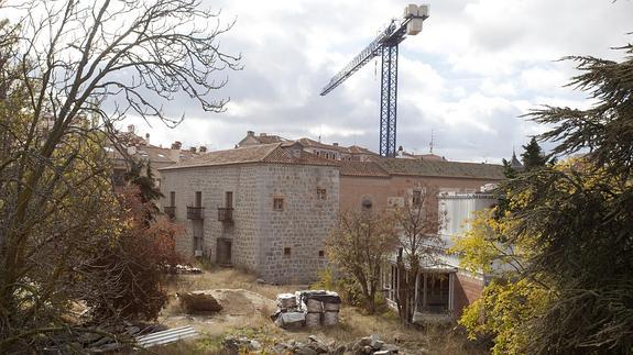 Vista general del Palacio de los Águila y de las obras de la subsede del Museo del Prado en Ávila R.H