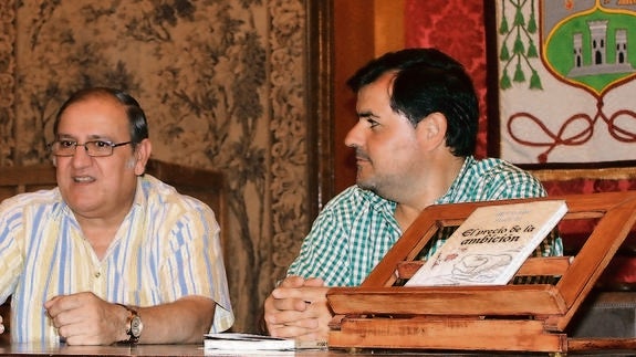 Bernabé García (izquierda) y Fermín de los Reyes, durante la presentación de la obra. 