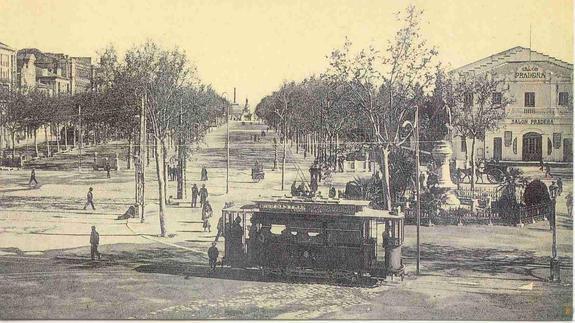 El Campo Grande y la Acera de Recoletos, con el Teatro Pradera, en el decenio de 1910.