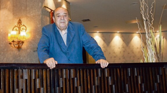 El hostelero Antonio Primo, el viernes en la recepción del hotel Castilla Vieja de la capital palentina, de su propiedad. 