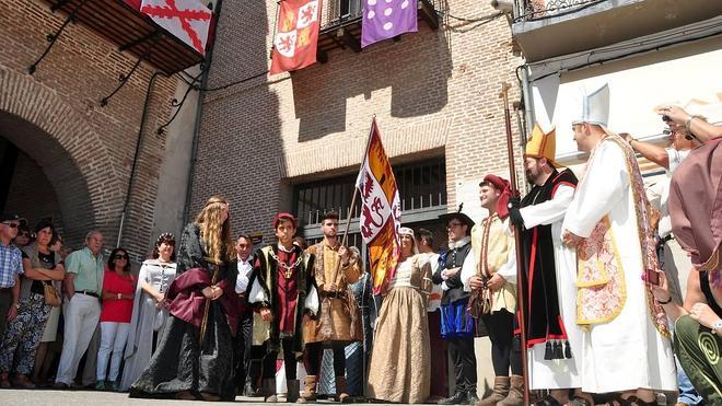 Recreación de la visita de una joven Isabel la Católica y su hermano Alfonso, rey de Castilla, a Medina del Campo.