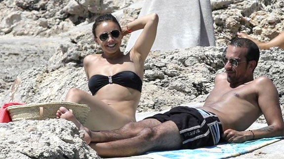 Chenoa y Javier Arpa muestran su amor en la playa de Palma