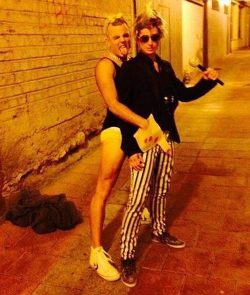 Dos tudelanos, imitando a Miley Cyrus y Robin Thicke.