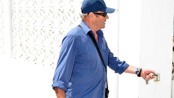 Amador Mohedano regresa a su domicilio. 