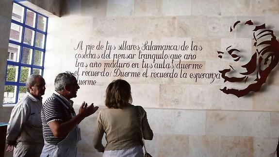 Un mural recuerda al inmortal rector en el Centro de Formación yOrientación Laboral Miguel de Unamuno. 