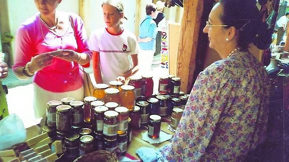 n puesto de miel durante la primera edición, en el año 2000. 