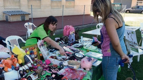 Mercadillo de productos relacionados con los perros.