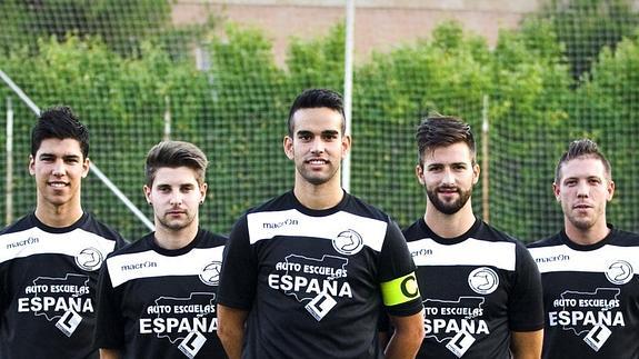 Antonio Paz, primer capitán de Unionistas, secundado por el resto de capitanes Nacho Sánchez, Diego García, Chamorro y Rubio. 